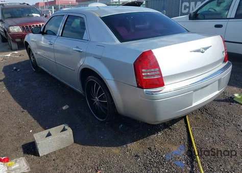 2005 Chrysler 300C z USA, uszkodzony, nr VIN 2C3JA63HX5H572237